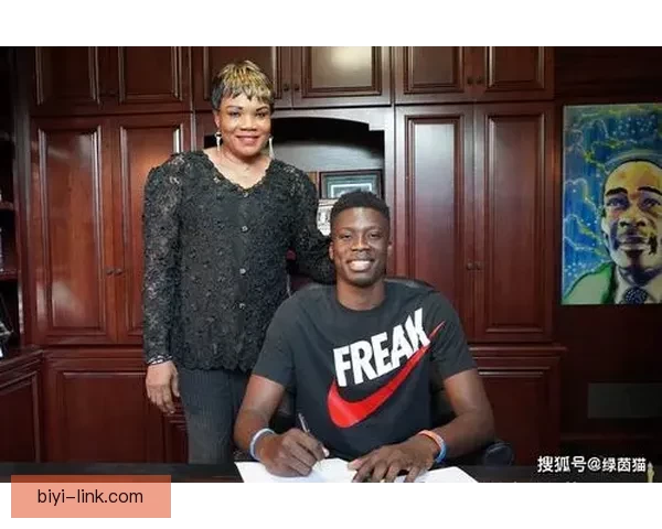 字母弟弟亚历克斯首秀圆梦上场体验令人难以置信